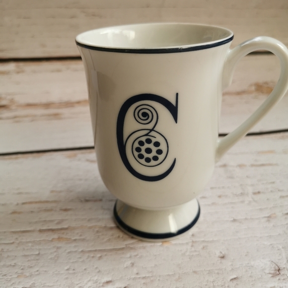 🔥2/$20🔥C Monogram Mug - Picture 1 of 3